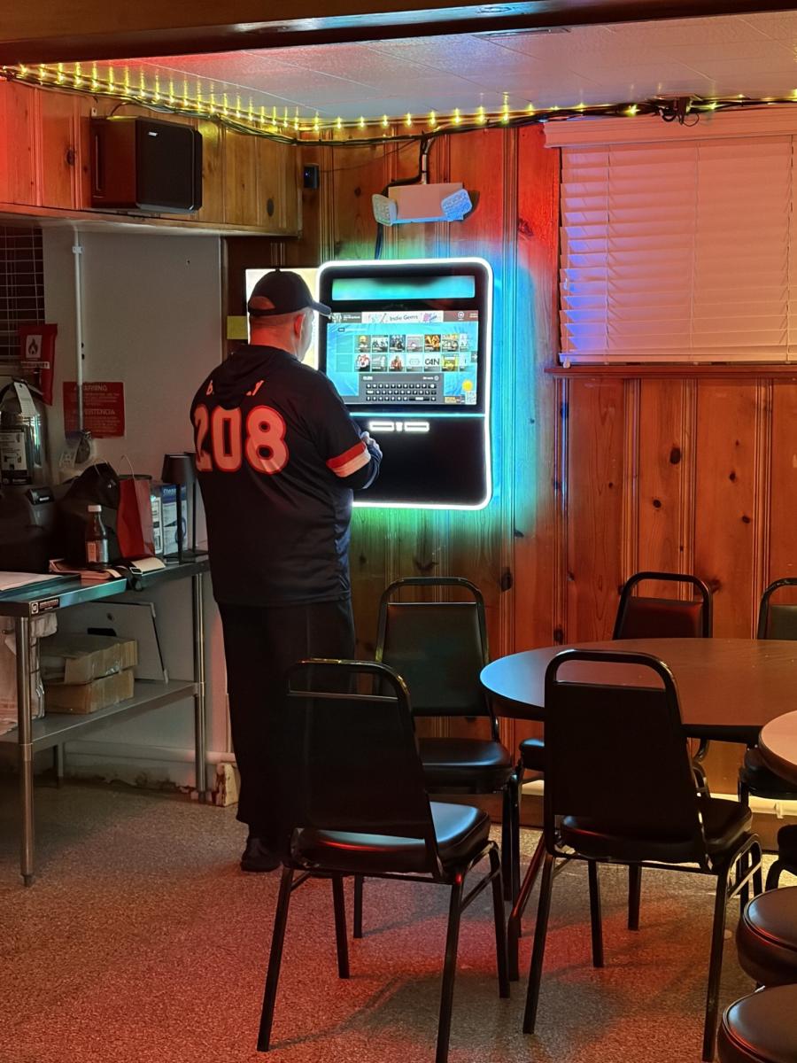 Beasley at the TouchTunes jukebox